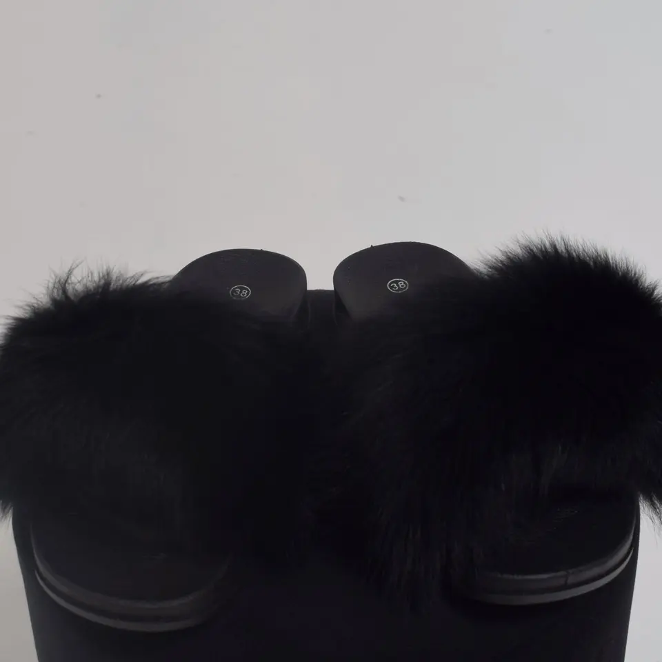 FLUFFY SLIDES BLACK