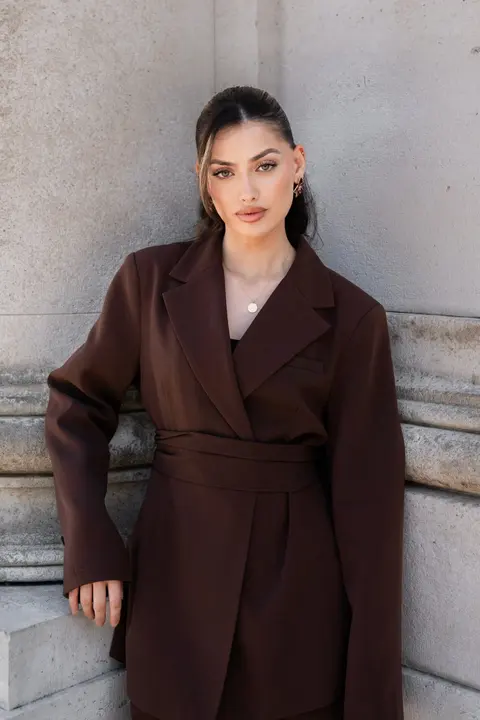 the noble belted blazer - mocca mousse