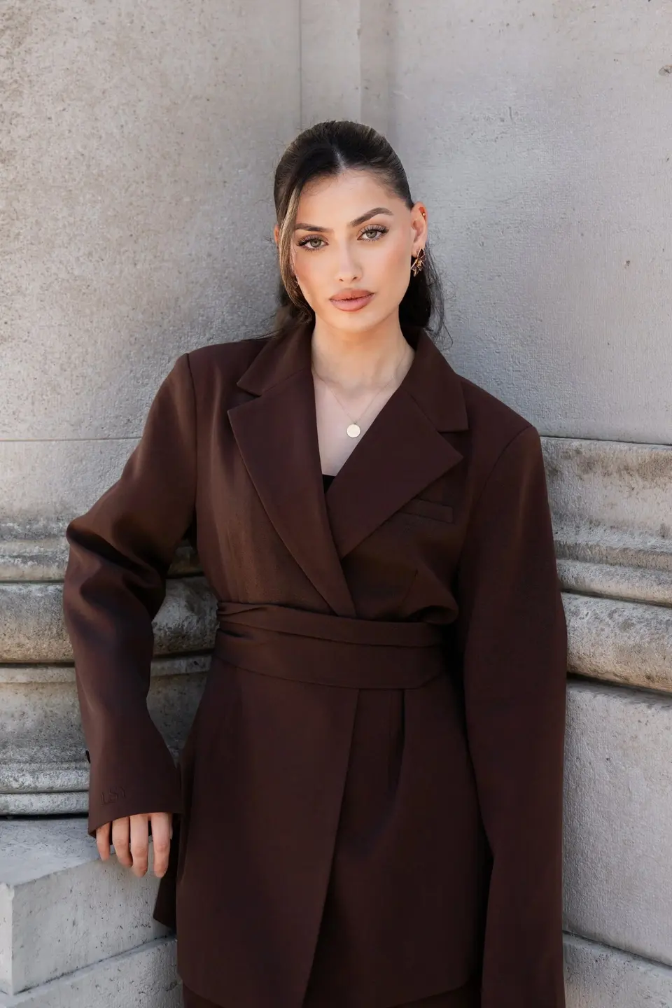 the noble belted blazer - mocca mousse