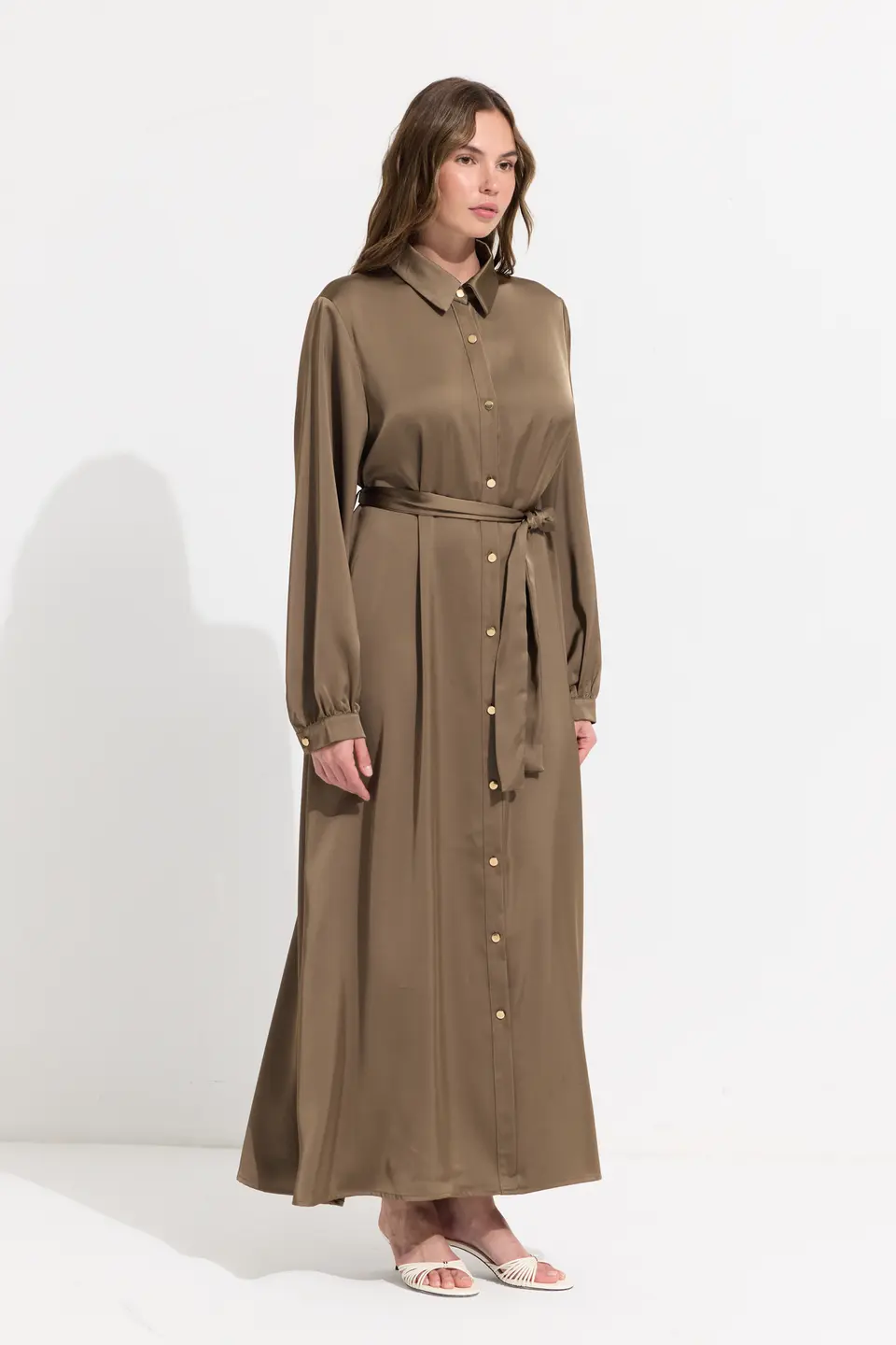 Satijnen maxi jurk met knopen