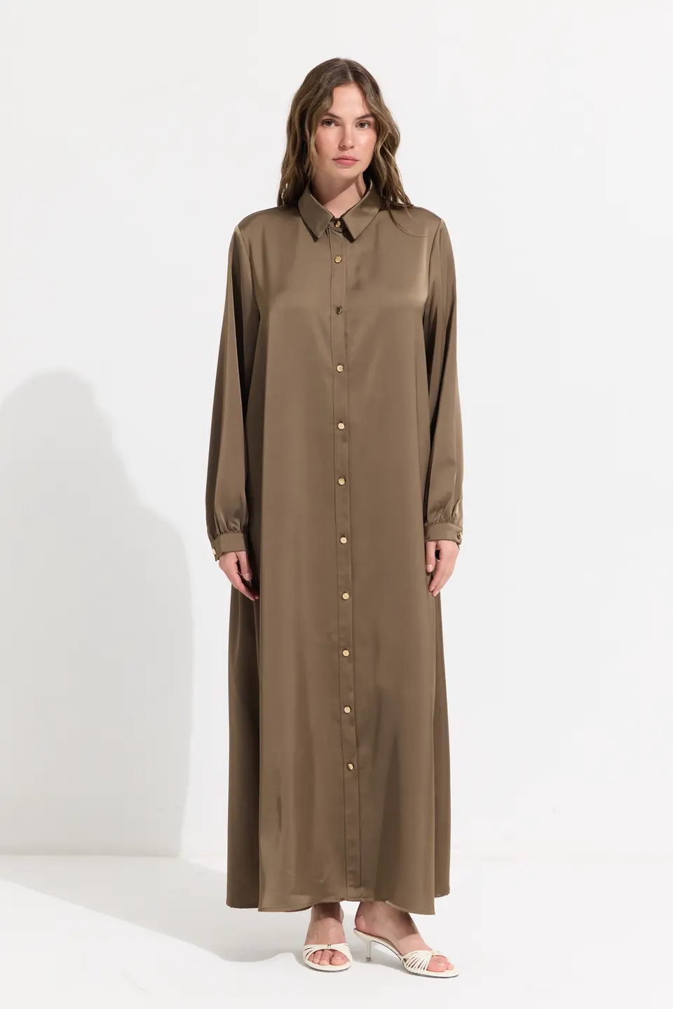 Satijnen maxi jurk met knopen