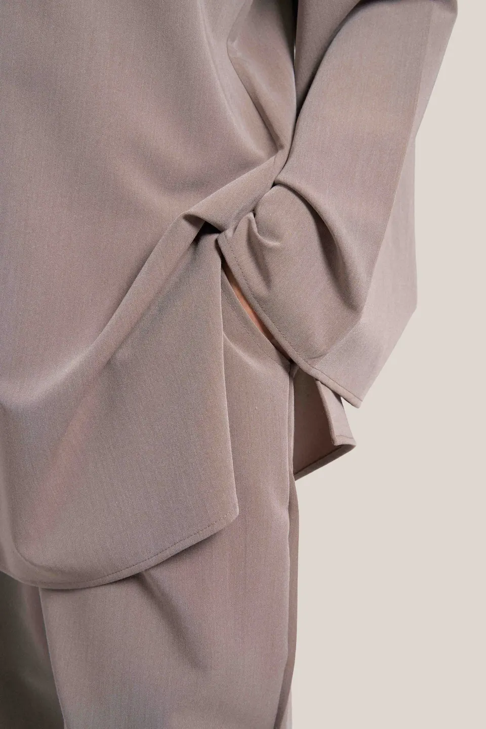 STRAIGHT PANTS - TAUPE