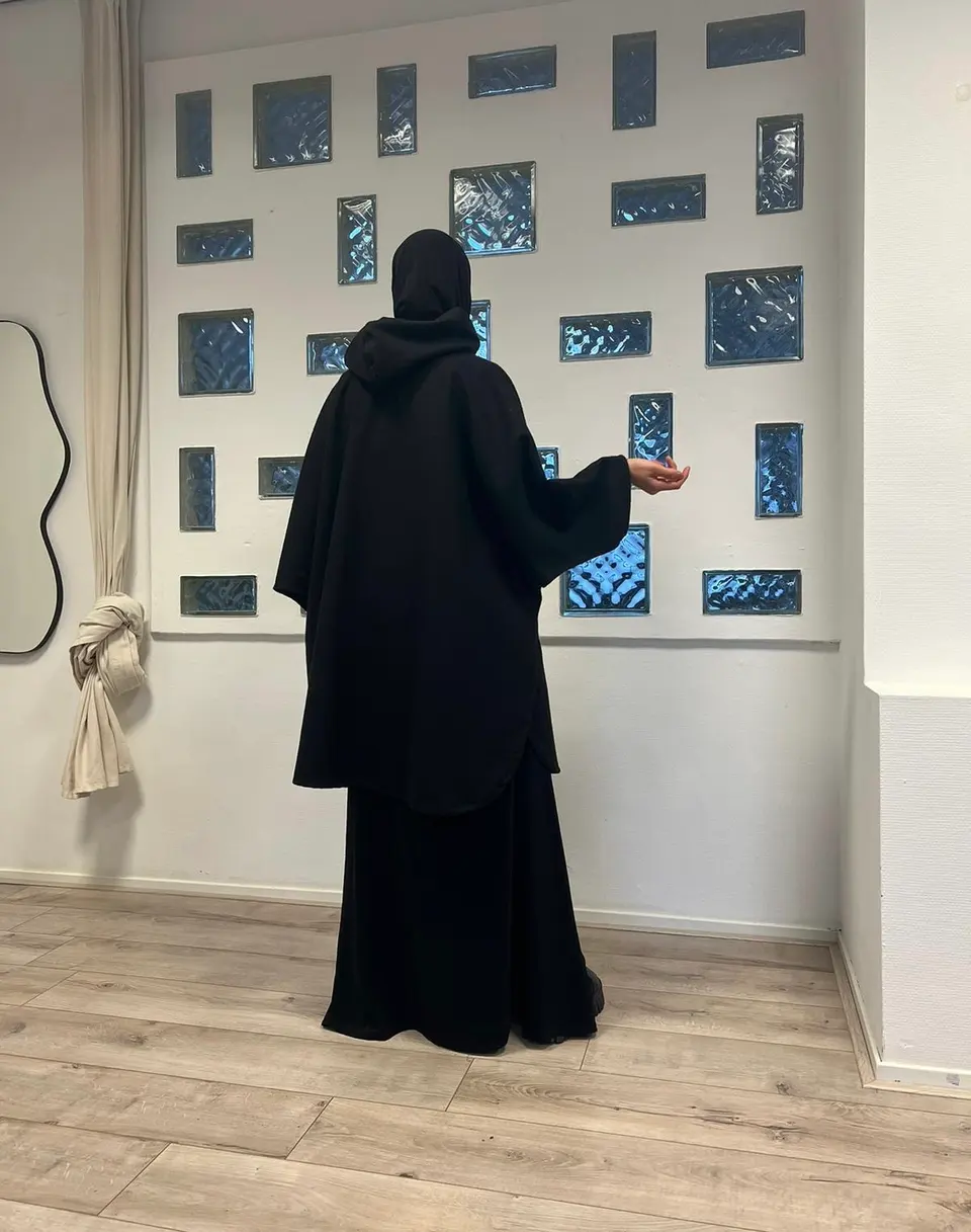 Warme poncho zwart