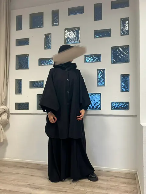 Warme poncho zwart