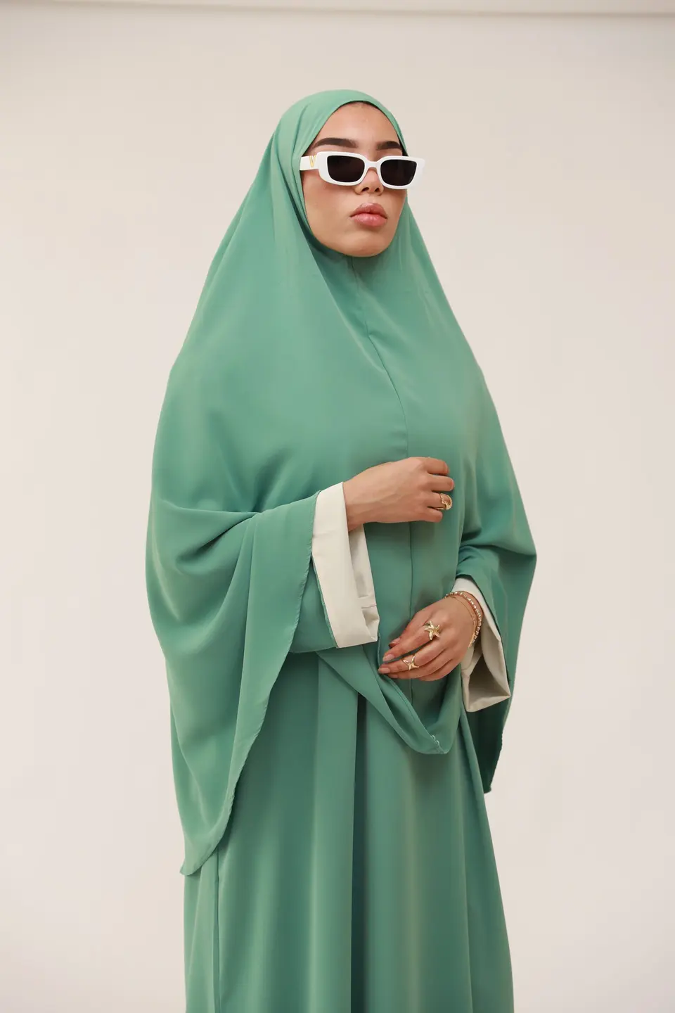 INSIDE OUT SLEEVE ABAYA – CREAM & PISTACHIO