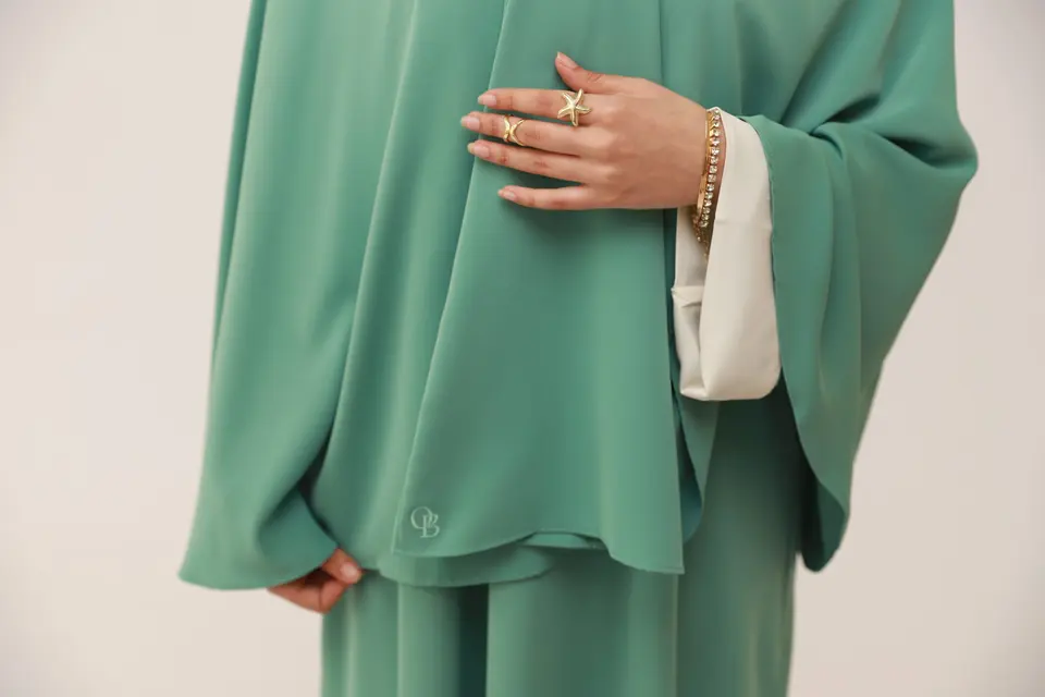 INSIDE OUT SLEEVE ABAYA – CREAM & PISTACHIO
