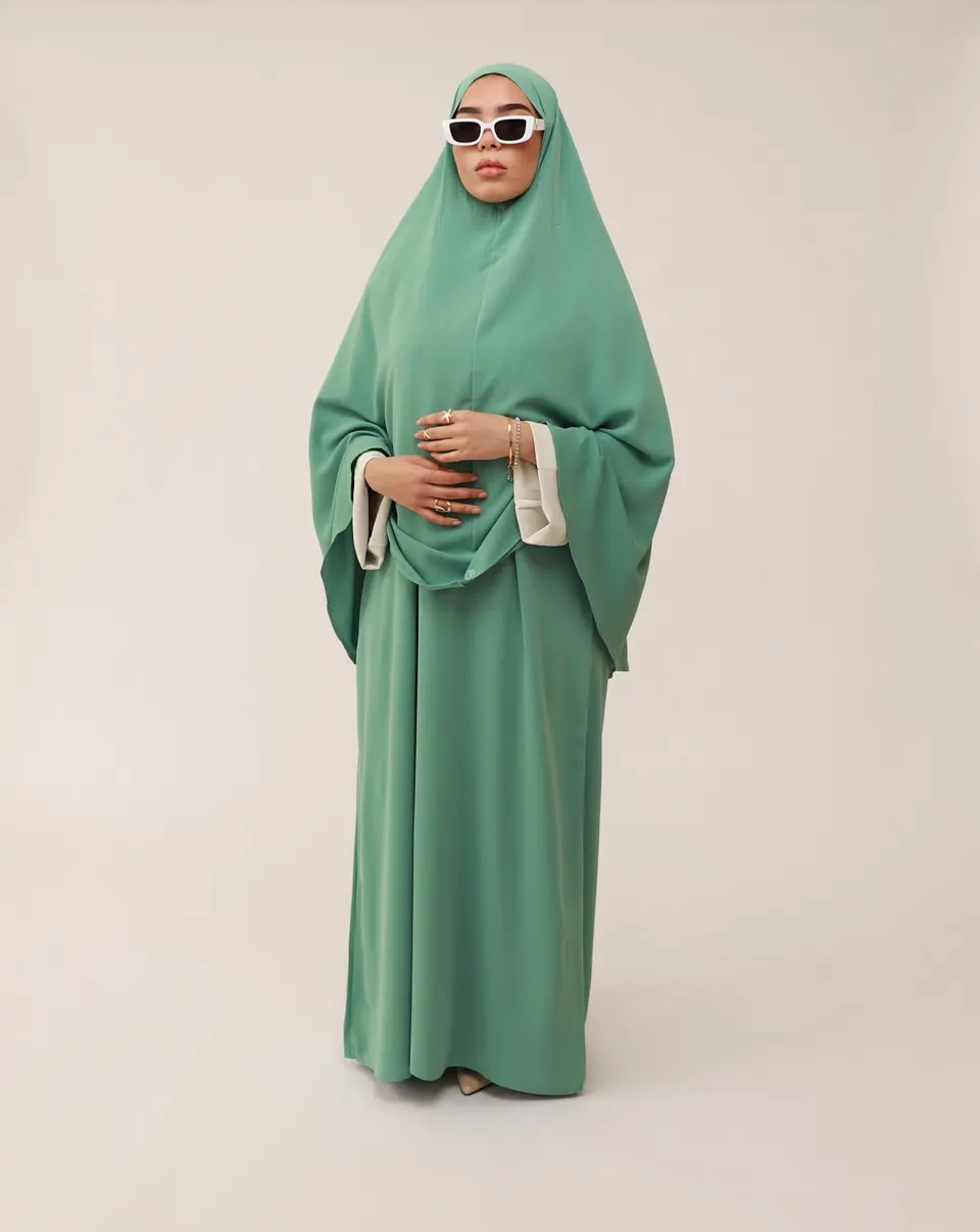 INSIDE OUT SLEEVE ABAYA – CREAM & PISTACHIO