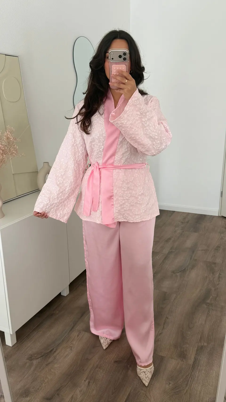 Leila set