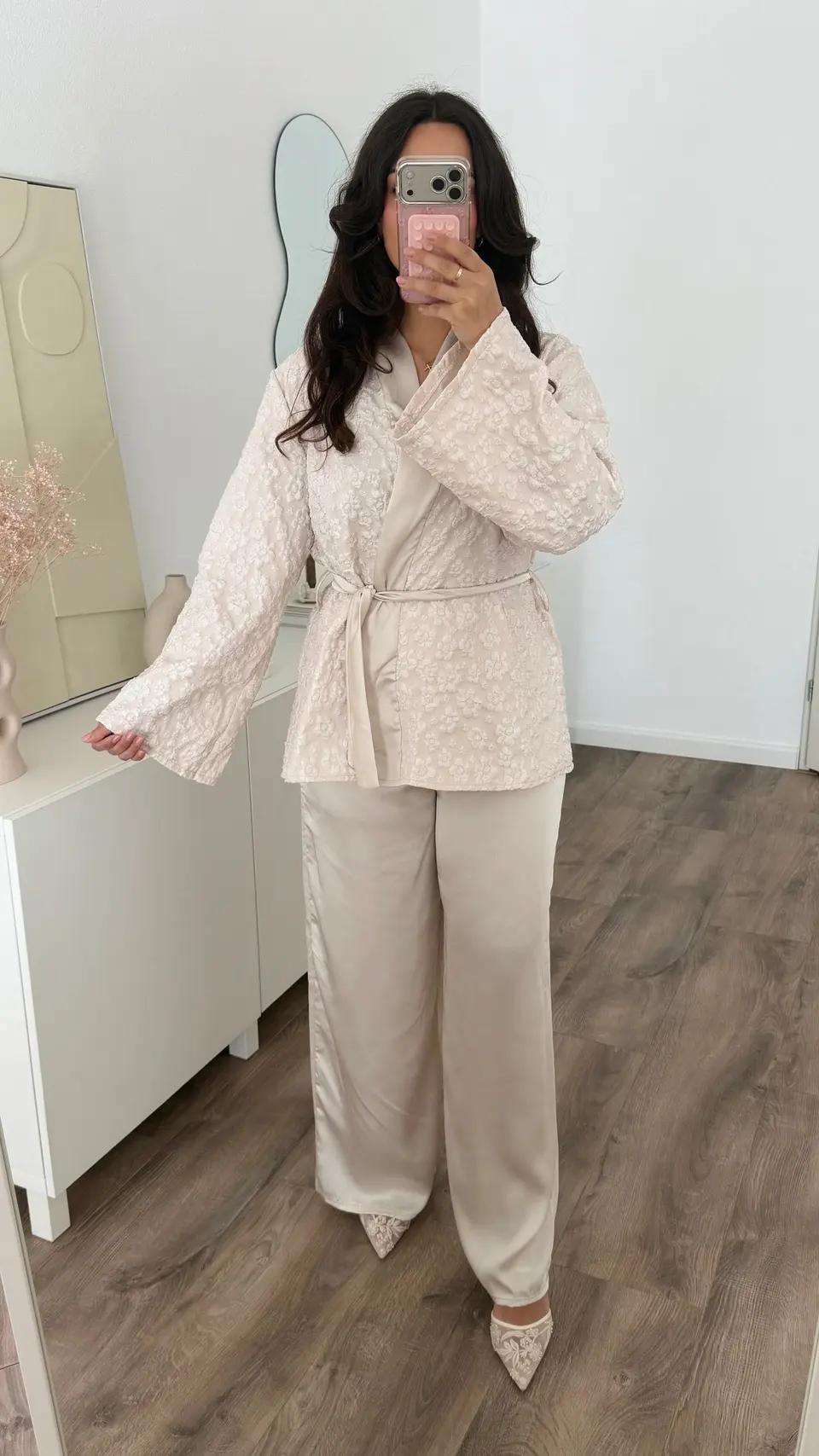 Leila set